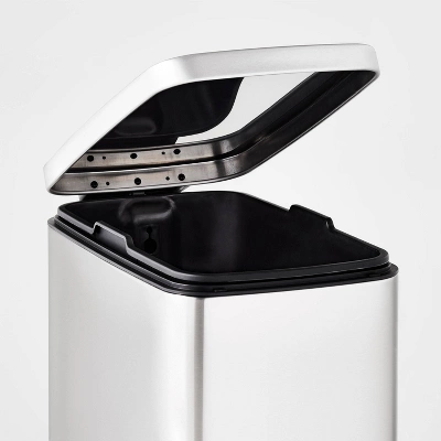 45L Slim Step Trash Can - Brightroom™ 4 45L Slim Step Trash Can - Brightroom™ - Image 2
